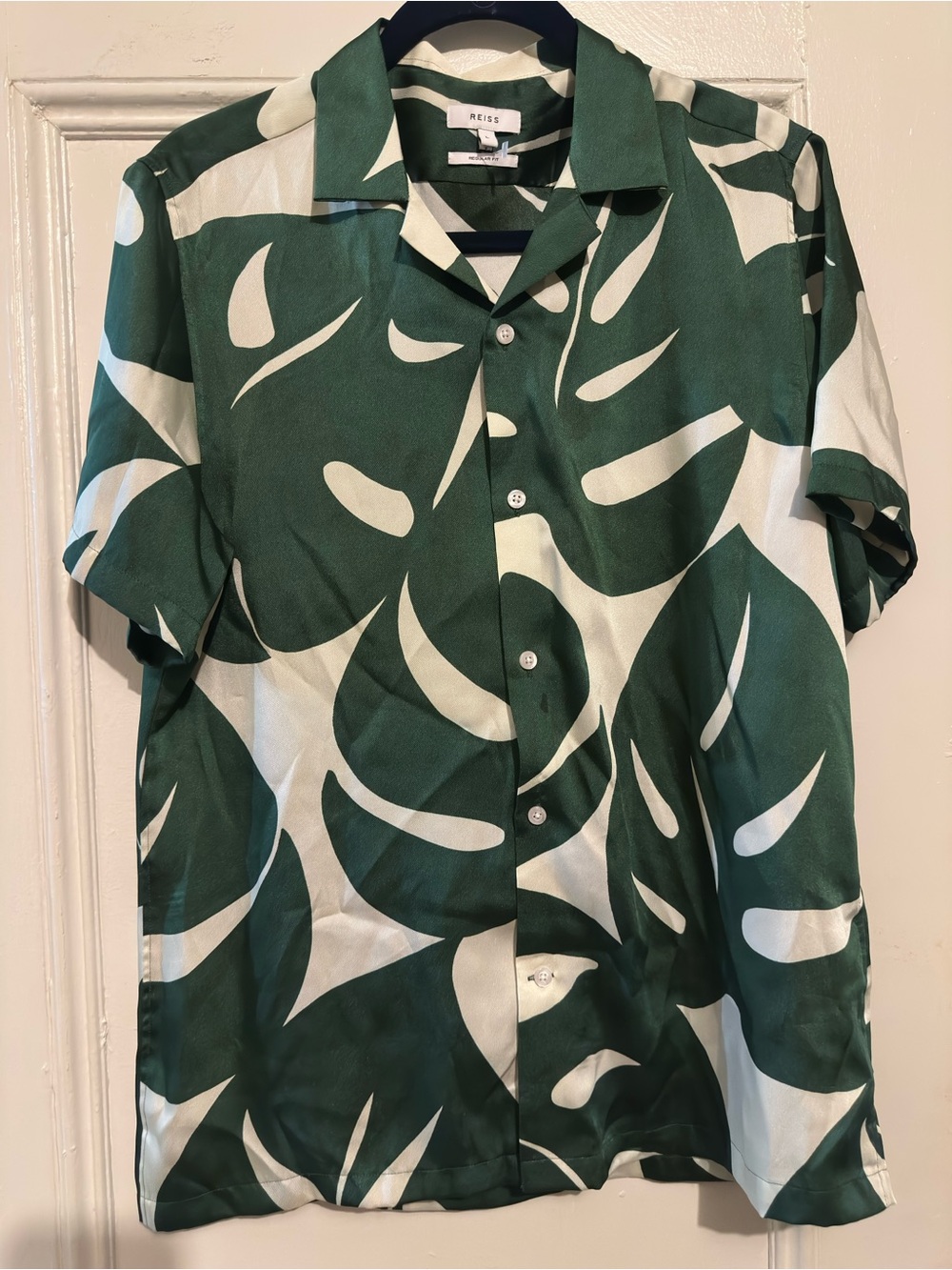 Reiss Men’s Green and White Short-Sleeve Button-Up Shirt. Size Large.